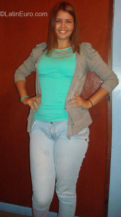 Date this lovely Venezuela girl Loriana from Caracas VE2974