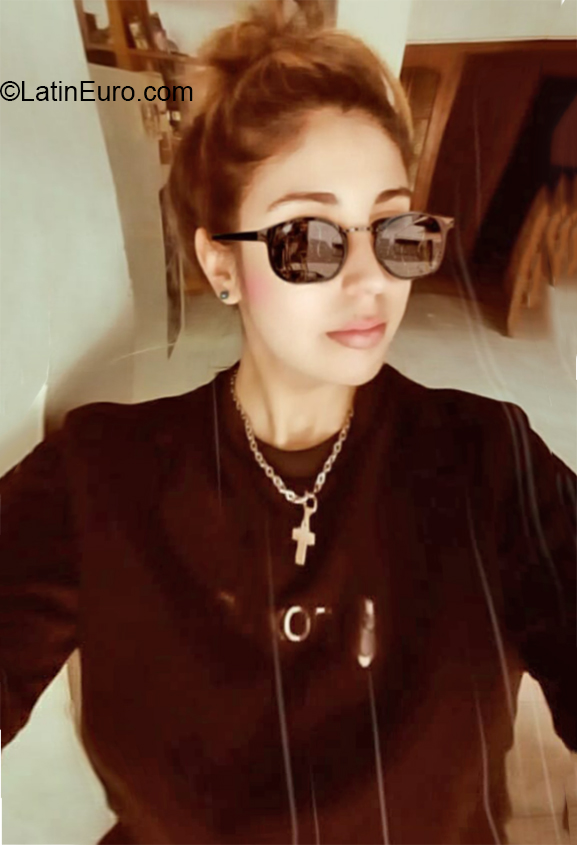 Date this charming Argentina girl Nati from Entre Rios AR339