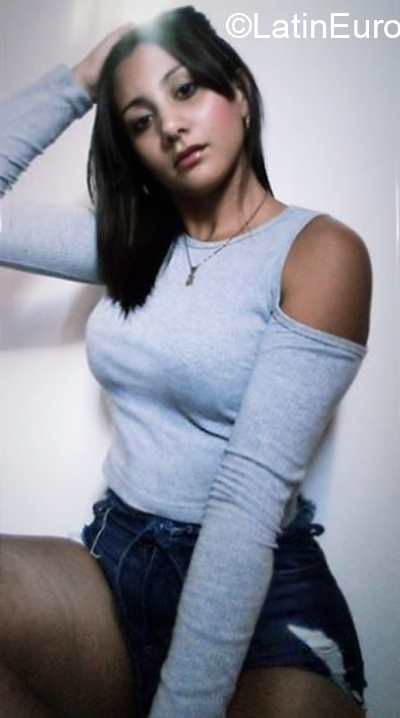 Date this hot Uruguay girl Veronica from Montevideo UY46