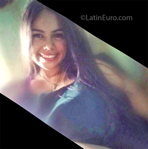 Date this attractive Argentina girl Maddy from Buenos Aires AR346