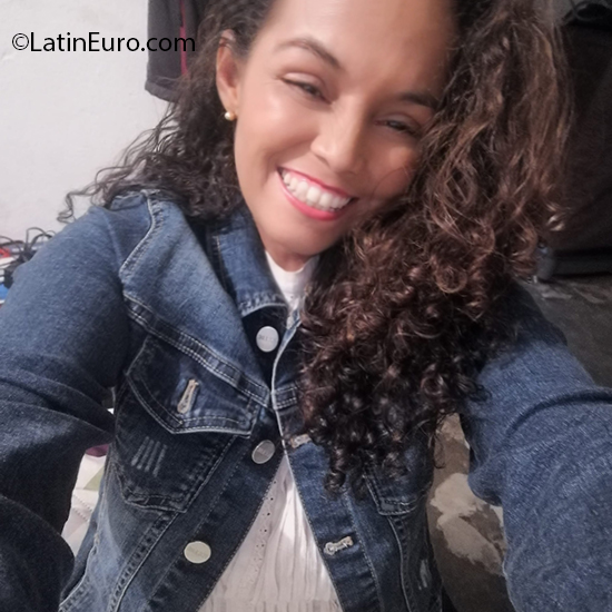 Date this passionate Colombia girl Mary from Bucaramanga CO26935