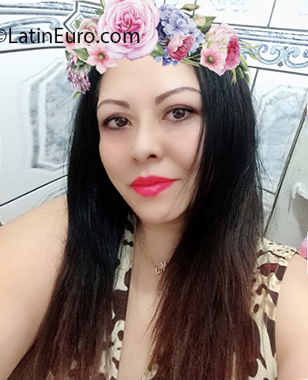 Date this good-looking Brazil girl Shirley from Sao Paulo BR11069