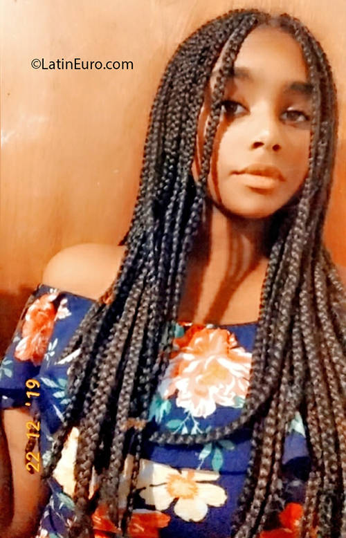 Date this lovely Dominican Republic girl Carolina from La Romana DO37616