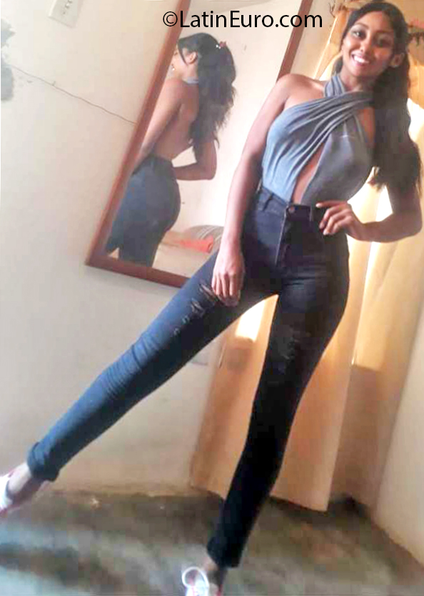 Date this tall Venezuela girl Paola from Caracas VE3064