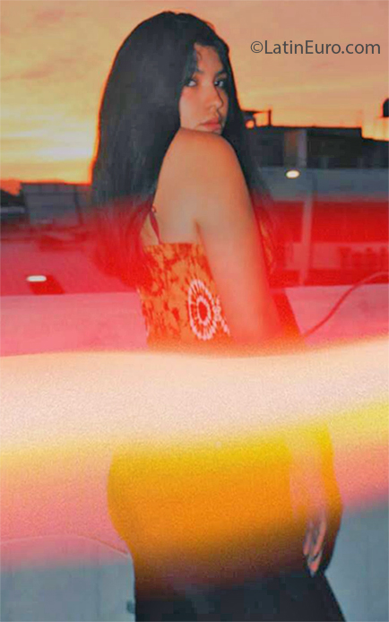 Date this sultry Peru girl Vivian from Araquipa PE1526