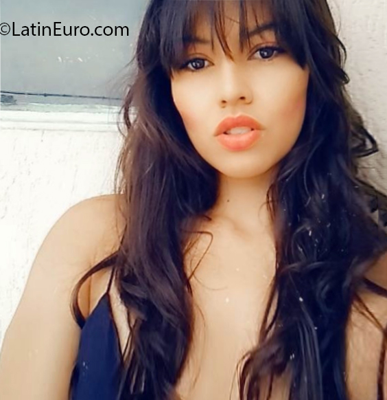 Date this sultry Colombia girl Alexa from Pereira CO27052