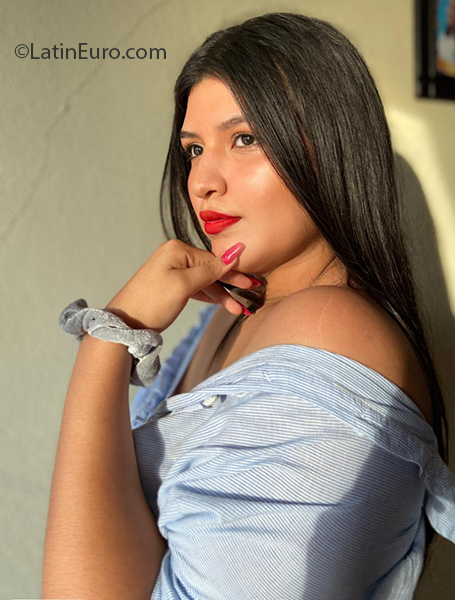 Date this happy Mexico girl Valeria from Balancan MX1809