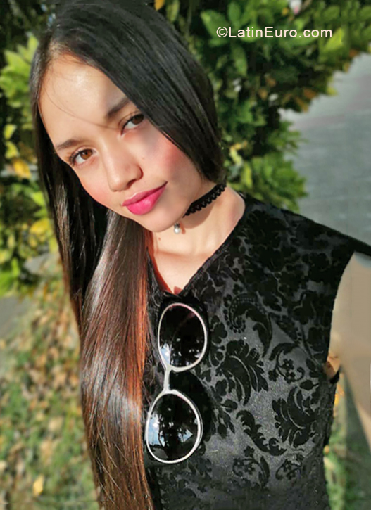 Date this delightful Colombia girl Manuela from Pereira CO27164