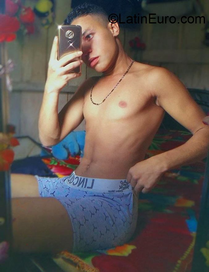 Date this georgeous Colombia man Didier from Medellin CO27212