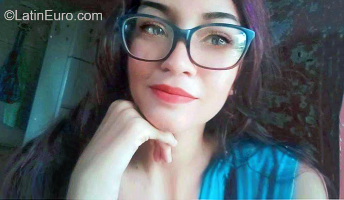 Date this sensual Venezuela girl Carmen from Caracas VE3165