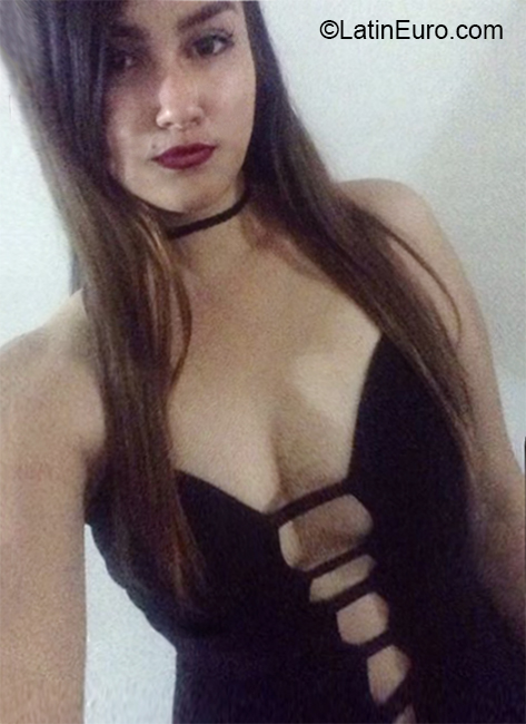 Date this foxy Venezuela girl Allison from Maracaibo VE3271