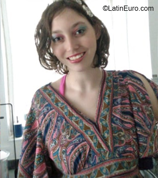 Date this delightful Brazil girl Lais from Brasilia BR11370