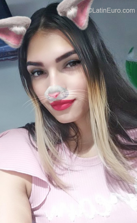 Date this sensual Colombia girl Jazmin from Pereira CO27305