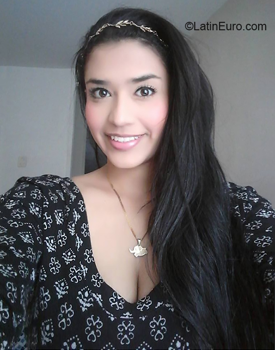 Date this gorgeous Colombia girl Alexandra from Bucaramanga CO27345