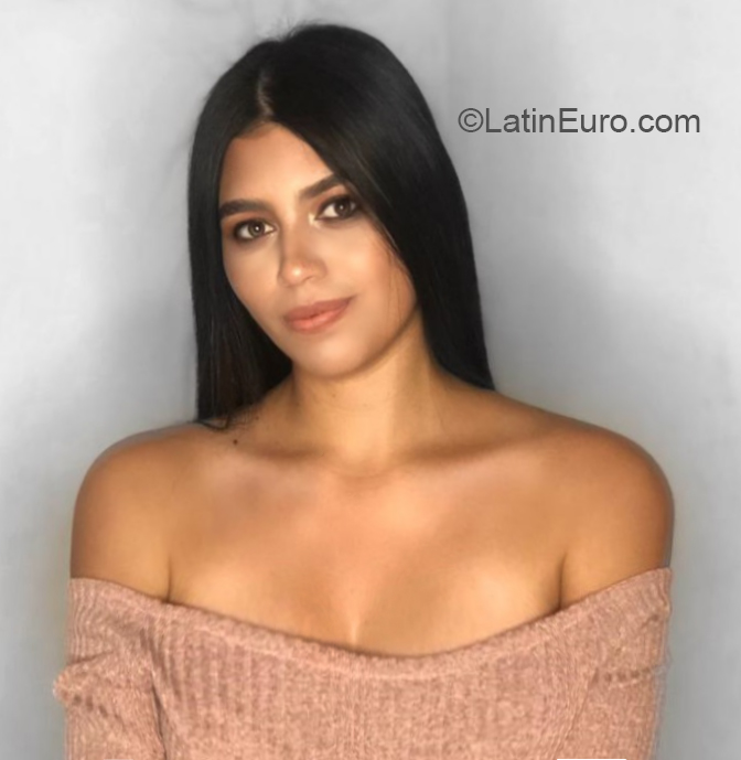 Date this hard body Venezuela girl Daniela from Trujillo VE3209