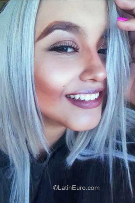 Date this beautiful Venezuela girl Gina from Caracas VE3288