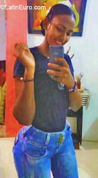 Date this voluptuous Colombia girl Camille from Cartagena CO27755