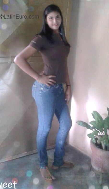 Date this happy Venezuela girl Seul from San Fernando de Apure VE3306