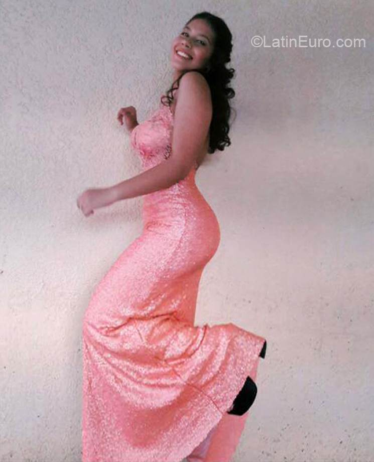 Date this lovely Argentina girl Angeles from San juan AR465