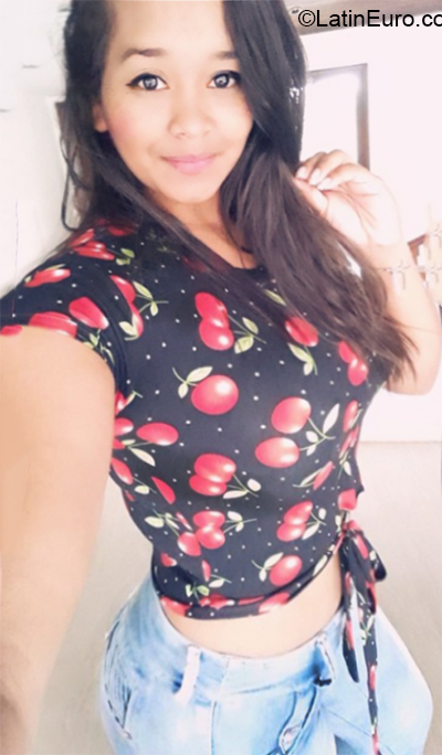 Date this athletic Venezuela girl Dayana from  VE3721