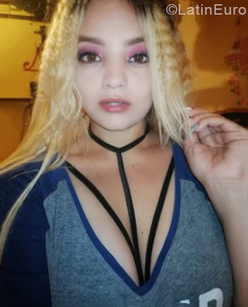 Date this voluptuous Venezuela girl Leneth from Maracaibo VE3358