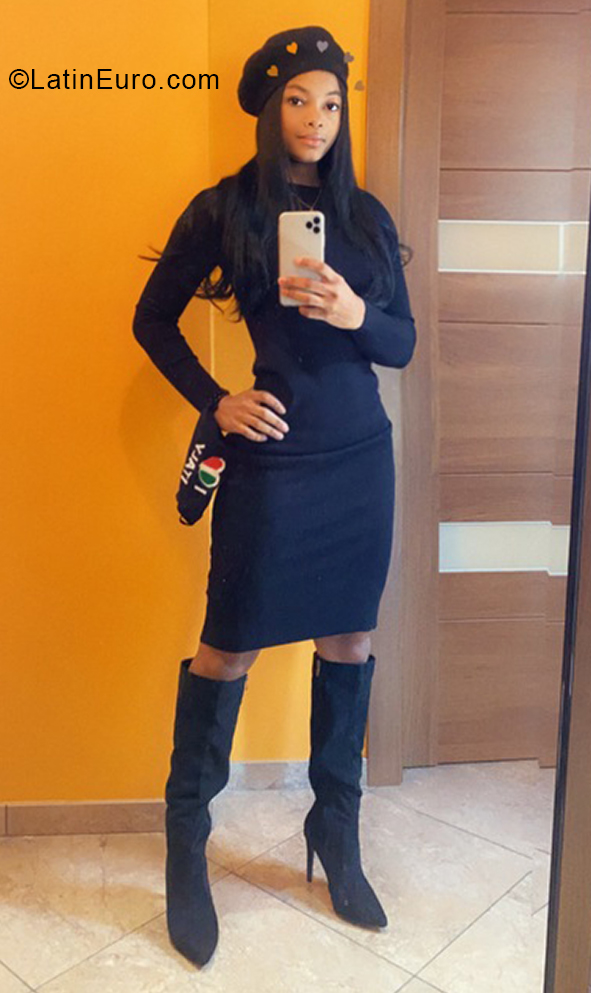 Date this foxy Italy girl Maria isabel from Melfi IT325