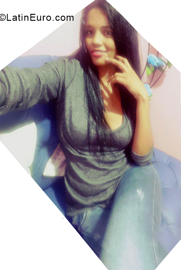 Date this sultry Colombia girl La Flaca from Bucaramanga CO28218