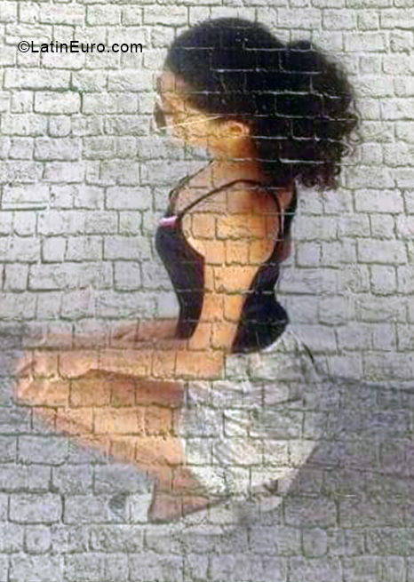 Date this good-looking Brazil girl Sara from Goiania BR11228