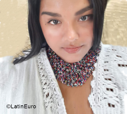 Date this happy El Salvador girl Beatriz from San Salvador SV125