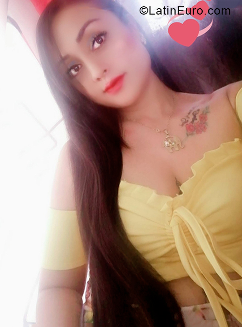 Date this attractive Colombia girl Claudia from Pereira CO28472