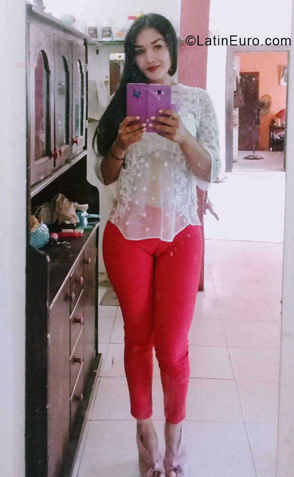 Date this happy Venezuela girl Magley from San Cristobal VE3482