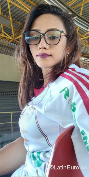 Date this lovely Brazil girl V from Rio De Janeiro BR11241