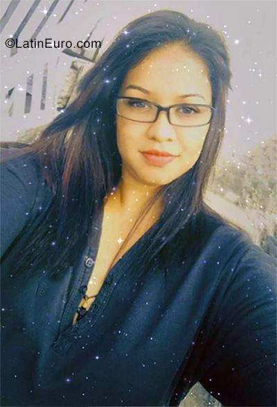 Date this sensual Venezuela girl Yenifer from Cabimas VE3532