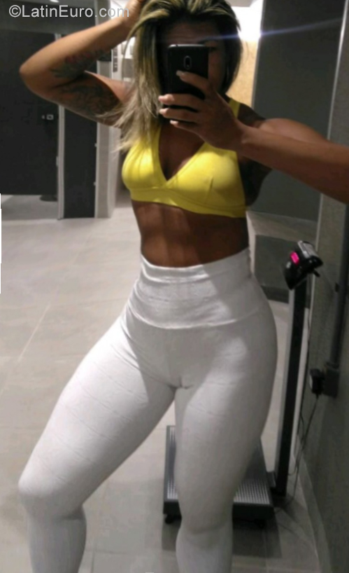 Date this good-looking Brazil girl Juliana from Salvador BR12414