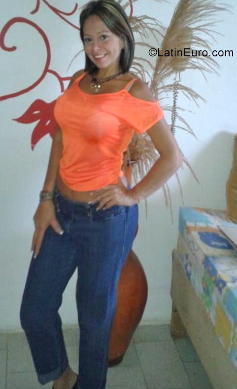 Date this exotic Venezuela girl Rasi from Maracay VE3654