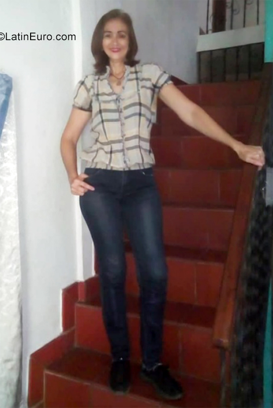Date this attractive Venezuela girl Ledy from Caracas VE3661