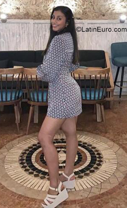 Date this attractive Colombia girl Salma from Cartagena CO29276