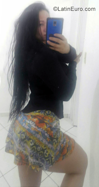 Date this attractive Brazil girl Leone from Sao Paulo BR12398
