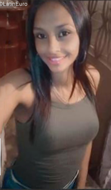 Date this athletic Venezuela girl Angely from Maracay VE3754