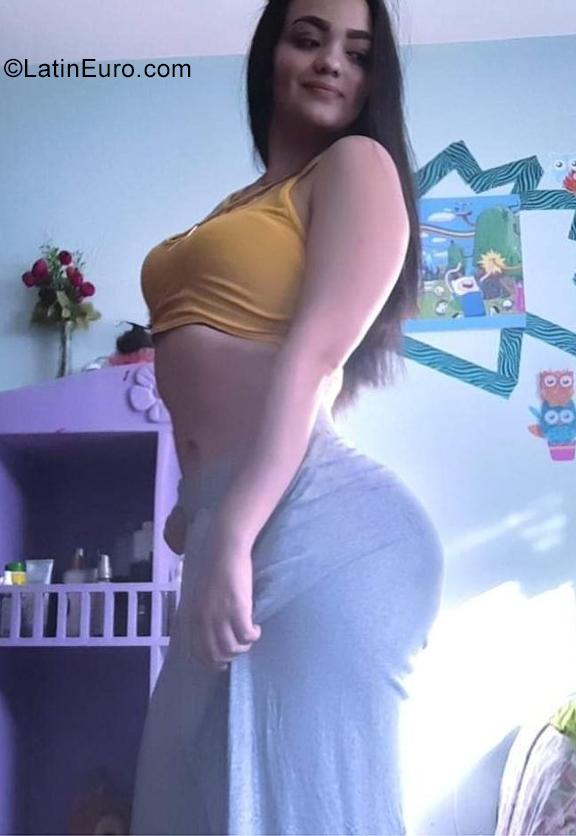 Date this sultry Ecuador girl Jaely from Quito EC737