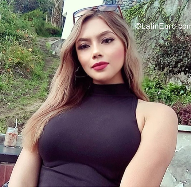 Date this hot Ecuador girl Lucely from Quito EC904