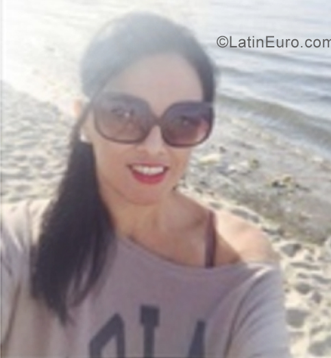 Date this tall Peru girl Rosa from Lima PE1818