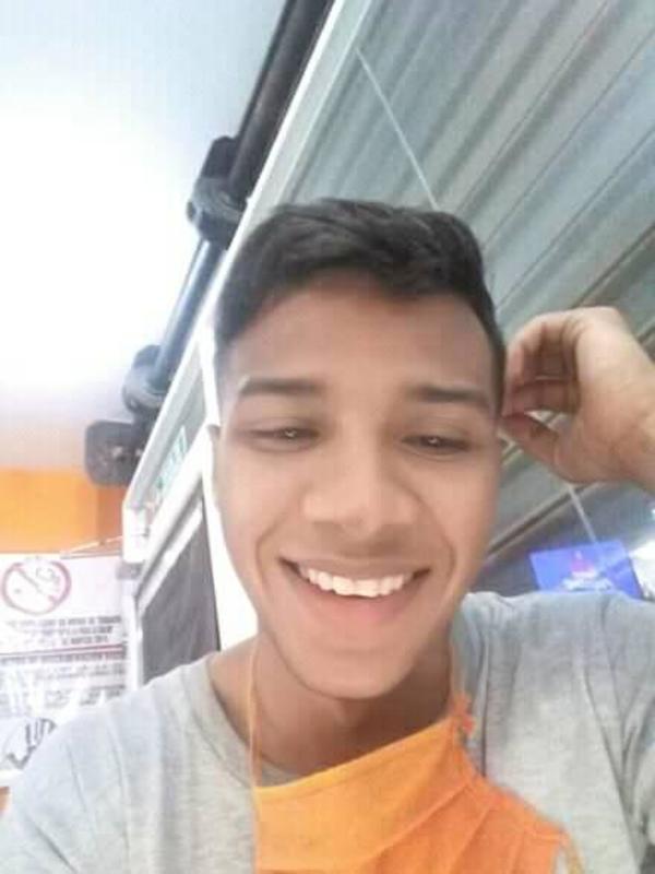 Date this young Venezuela man Edys from Venezuela VE3807