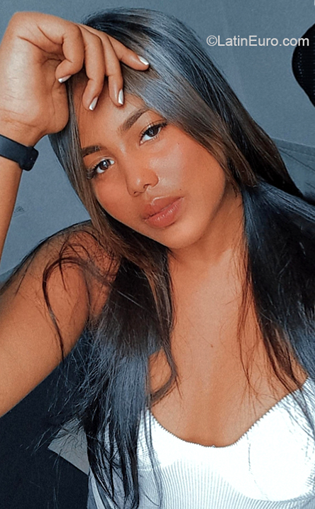 Date this pretty Colombia girl Eilyn from Cartagena CO30798
