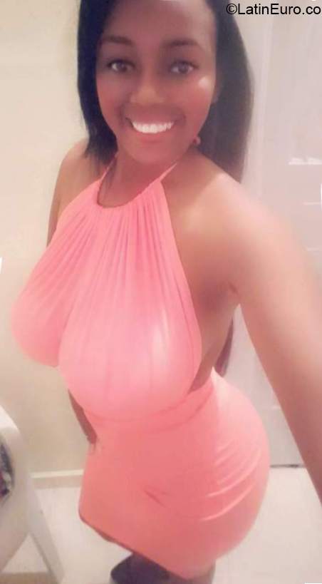 Date this hard body Dominican Republic girl Elisa from Higuey DO40271