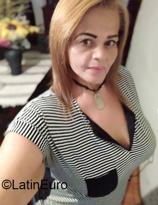 Date this lovely Venezuela girl Carlina from Valencia VE3848