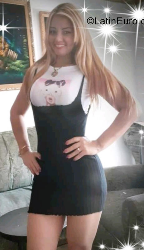 Date this foxy Venezuela girl Gerdriana from Caracas VE3869