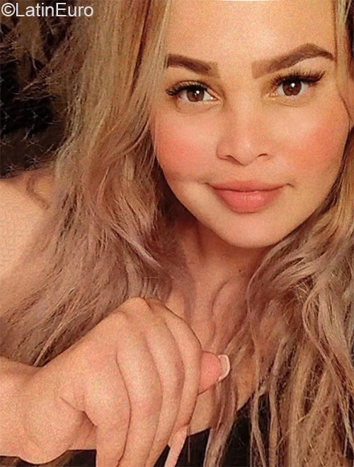 Date this stunning Colombia girl Edgliseth from Soledad VE4131