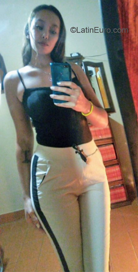Date this young Argentina girl Carolina from Buenos Aires AR726