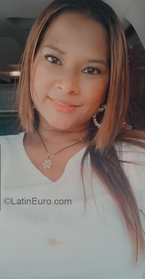 Date this young Colombia girl Kelly from Cartagena CO30030